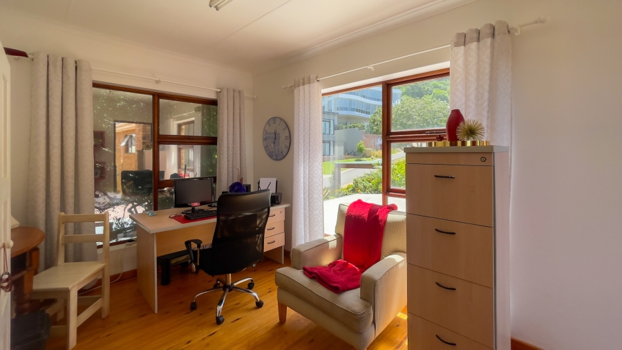 5 Bedroom Property for Sale in Glentana Western Cape